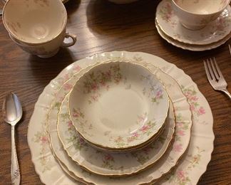 Stansbury Federal Shape Syracuse China, Oneida Flatware Serving Pieces, Dining Room Set Table Seats Eight with Three Leaves