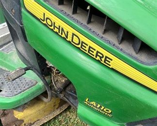 John Deere Lawn Tractor LA110 Series Automatic 100 Series