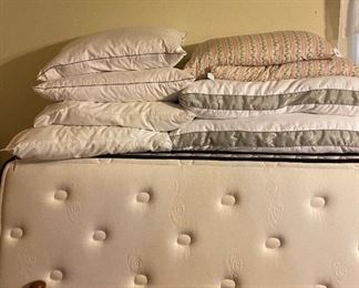 Full Size Bedroom Sets (2), Assorted Pillows