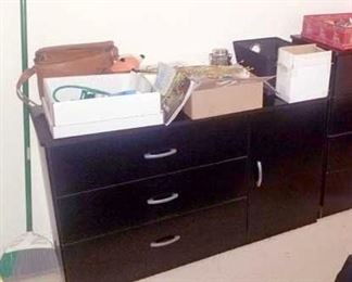 furn black dresser 3 drawers and cabinet $25