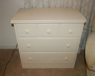 White 5 drawer dresser, 31.5" w x 17" D x 30" H

