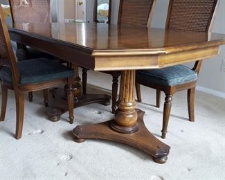  Ethan Allen Classic Manor Maple Double Pillar Dining Table w/ 2 Leaves and Pads  42" x 65" 