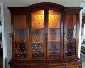 Ethan Allen Classic Manor China Cabinet w/ lit top - 