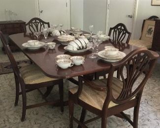 Federal Style Table and 6 Chairs (2 leaves) $425