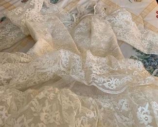 Vintage All Lace Wedding Dress $100.00