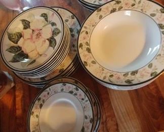 Six place dish set