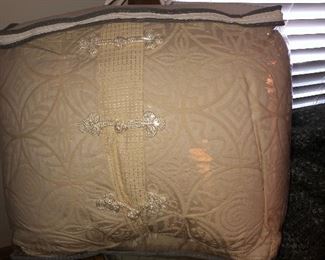 Nice comforter for queen size bed