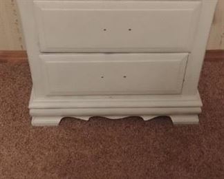 White side table. Has black drawer pulls that need to be reapplied