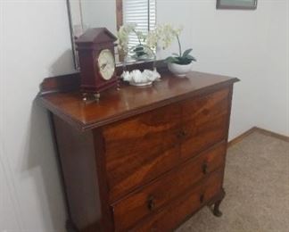 Vintage Chest of drawers . mirror is not included.