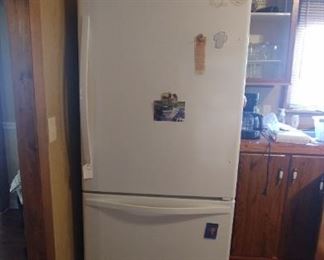 Whirlpool refrigerator like new.
