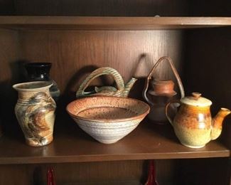 Pottery Assortment https://ctbids.com/#!/description/share/361879