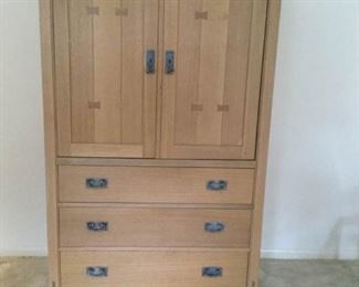 Stickley Entertainment Cabinet https://ctbids.com/#!/description/share/361968