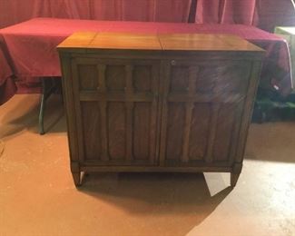 Drexel Flip-Top Bar Cabinet https://ctbids.com/#!/description/share/361935