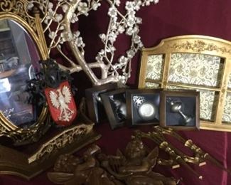 Huge Lot of Syroco Decorative Items https://ctbids.com/#!/description/share/361942