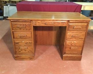 Winners Only Desk https://ctbids.com/#!/description/share/361946
