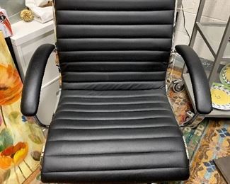 Desk chair $50 Great condition 