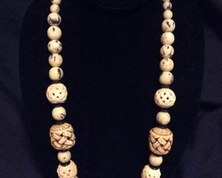 MLC095 Necklace with Coral Beads 