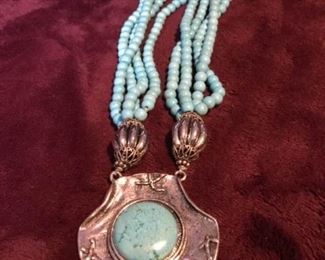 MLC129 Turquoise Pendant Beaded Necklace