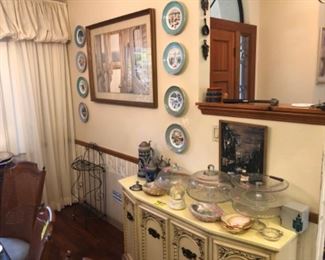 Lots of plates, wall decor, cakes stands and more...