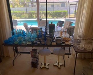 Plenty of blue glass matches the calming qualities of the swimming pool in the background.