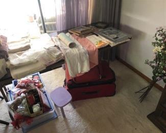 Linens, jewelry. lorgnettes and stylish luggage, too!