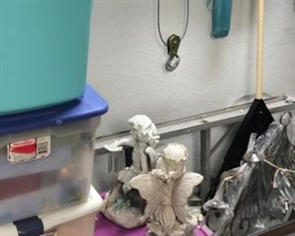 Are those angels hiding an extension ladder??