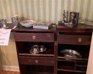 Buffet Server that extends out and closes BECOMES VERY COMPACT