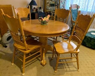 Oak dining room table, four chairs, one leaf