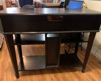 Gorgeous library table in perfect Condition