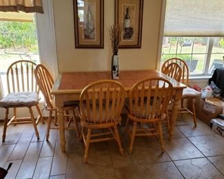 $225 - Kitchen Table w/6 Chairs