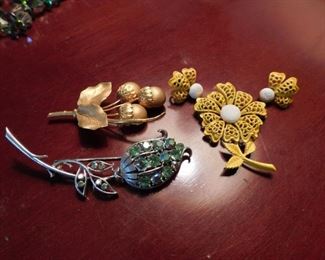 Costume Jewelry Brooches/Pins