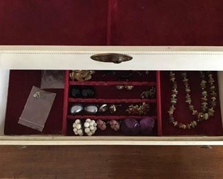 Jewelry Box and Vintage Earrings https://ctbids.com/#!/description/share/363991