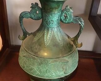 Green Oriental Vase https://ctbids.com/#!/description/share/363905