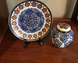 Ginger Jar and Plate with Stand https://ctbids.com/#!/description/share/363906