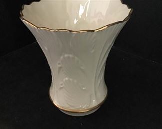 Lenox Vases https://ctbids.com/#!/description/share/363918