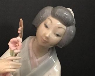 LLADRO Figurine "Oriental Girl-Geisha With Flower Arrangement" https://ctbids.com/#!/description/share/363924