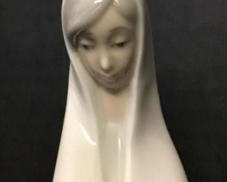 LLADRO Figurine "Girl with Bunny" https://ctbids.com/#!/description/share/363935