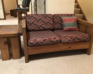 Love Seat and Side Table https://ctbids.com/#!/description/share/364058