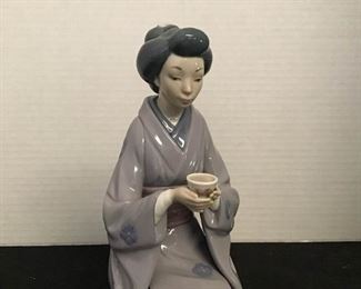 LLADRO Figurine "Japanese Girl Serving Tea" https://ctbids.com/#!/description/share/363939