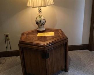 Hexagon Side Table and Ceramic Lamp https://ctbids.com/#!/description/share/364061