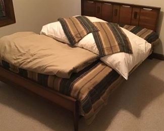 Queen Bed (Bassett) https://ctbids.com/#!/description/share/364064