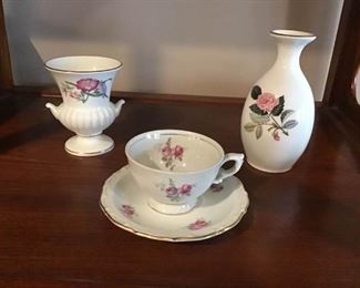 Bud Vases and Tea cup https://ctbids.com/#!/description/share/363954