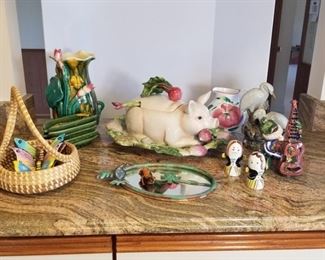 Garden Theme Pottery, Sweetgrass Basket, Fitz and Floyd Pig https://ctbids.com/#!/description/share/362496
