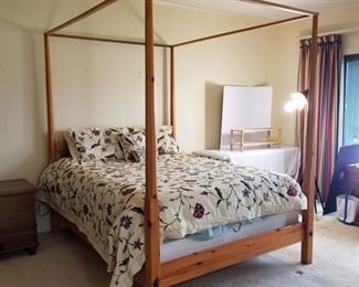 4 Post Wood Queen Bed Frame https://ctbids.com/#!/description/share/362570