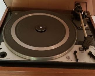 $75 - Item#22: United Audio turntable, turns freely, arm moves and returns automatically. All other knobs seemed to work. Did not test for sound.