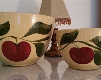 $15 - Item # 77: Apple bowl set. Has damage see photos