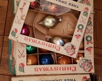 $12 - Item # 94: Christmas ornament lot