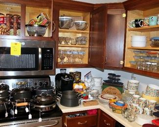 Lots of kitchen items!