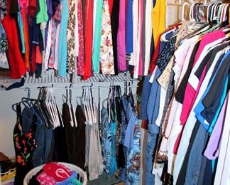 Lots of nice women's clothing - size medium petite