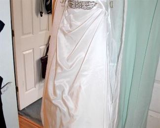 David's Bridal wedding dress - size 6 - never worn